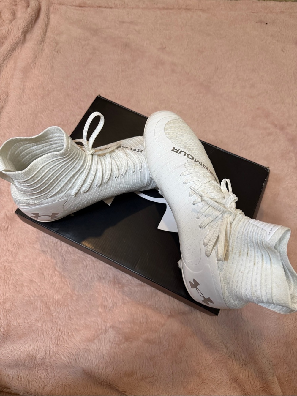 White Under Armour Highlight MC 2.0 Intlknt Football Cleats (w/ free chin strap)